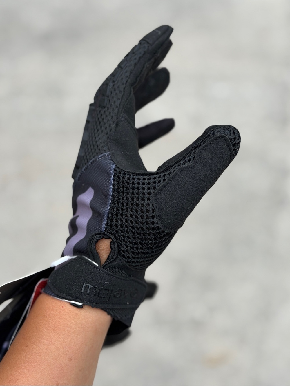 Gloves - Picture 3 of 12